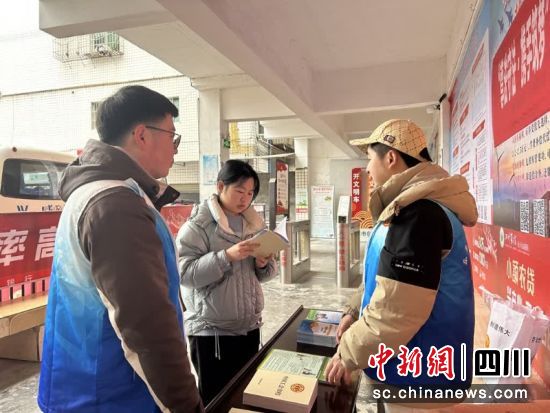 ���������Aվ������ �z