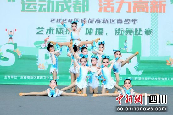 2024成都高新區(qū)操舞運(yùn)動(dòng)節(jié)27日舉辦。成都教科院附屬學(xué)校(西區(qū))供圖 2024成都高新區(qū)操舞運(yùn)動(dòng)節(jié)27日舉辦。成都教科院附屬學(xué)校(西區(qū))供圖