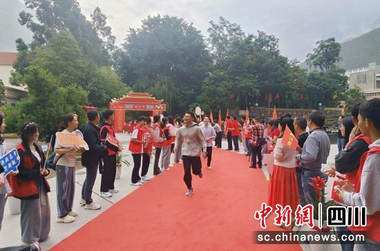 �������M(j��n)����(ch��ng)���봨�hί���������D