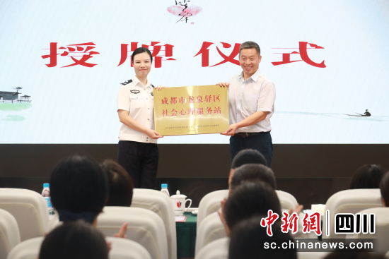 ���ƃxʽ�F(xi��n)�����ɶ�Ů�ӱO(ji��n)�z���D