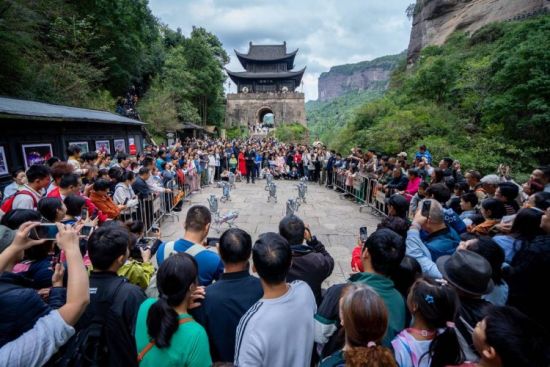 AI�C(j��)���˱��ݡ����T�P(gu��n)���^(q��)���D