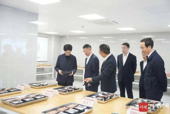  1112ʡίӛʡLʩСe¿ʳƷ޹˾{(dio)ЬF(xin)ɫiB(yng)ֳӹȫa(chn)I(y)朅f(xi)ͬl(f)չ(lin)r(nng)r(nng)¸r