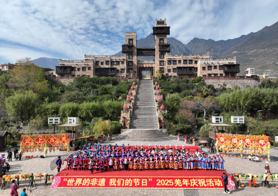 ��2025Ǽ��c����ӡ� ë��܊/�z 