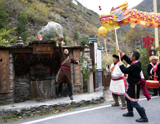 ��������ˮӭ��Ǽ�����꡷ �m�t��/�z