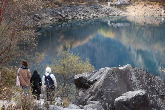 ����ɫ��ƺ�ϡ� �㽭/�z