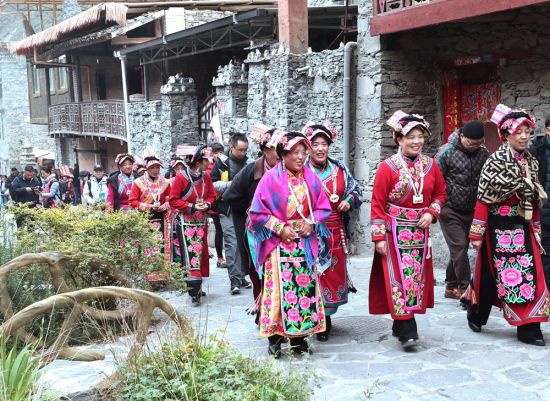 ��Ǽ��Ⱥ������ʢ�b�������׻��(d��ng)�� �㽭/�z