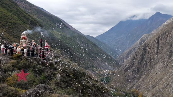 ��������ɽ��e�м���������ӡ� �����A/�z 