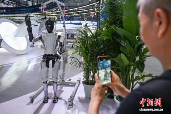 2025��6��11�գ��ڶ��á�һ��һ·���Ƽ��������(hu��)���Ĵ��ɶ��_Ļ��������(hu��)��Ҫ�M�ɲ��ֵ� ��һ��һ·�� �Ƽ���(chu��ng)�³ɹ�չ�������م��^�ߴ���������ӛ�� ���ҿ� �z