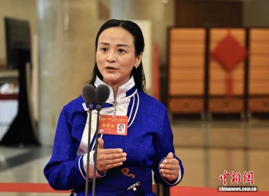 2��6�գ����Ĵ�ʡ���f(xi��)ʮ�����ĴΕ�(hu��)�h������(ch��ng)��ί�Tͨ���������Ĵ�ʡ���f(xi��)ί�T���Ĵ�ʡ���(hu��)�ƌW(xu��)Ժ��Ժ�L(zh��ng)����Ӣ��ӛ�߆�����ӛ�� ���� �z